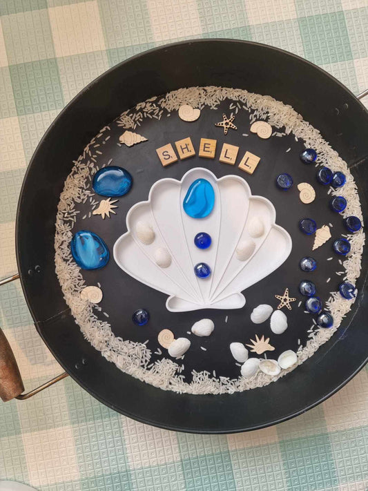 Clam Shell Play Tray