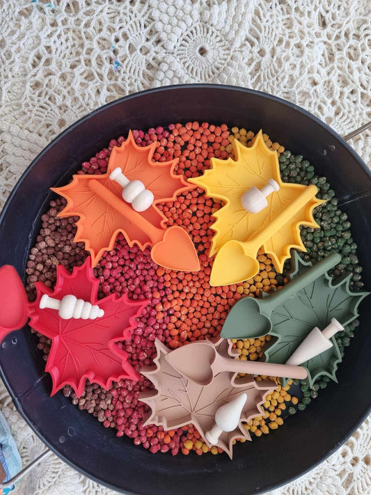 Autumn Adventures Leaf Trays and Scoops Kit